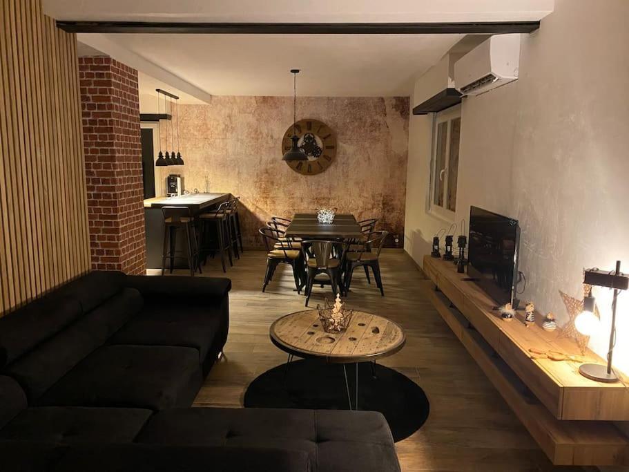 Als As De Coeur La Maison Aux Mille Et Un Coeurs Neuve-Eglise Kültér fotó